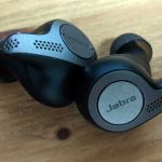 Jabra Elite65tの右耳用イヤーピース（写真右）